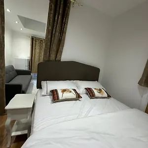 4th Flat With Private Own Bathroom A Luxury Family Setup And Furnished With Double Bed A Double Futon-sofa Bed A Single Futon Bed A Baby Cot And Garden And Free Parking London