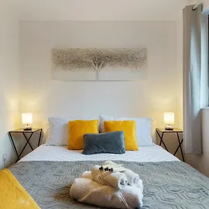 Short Stays At Claire Place London