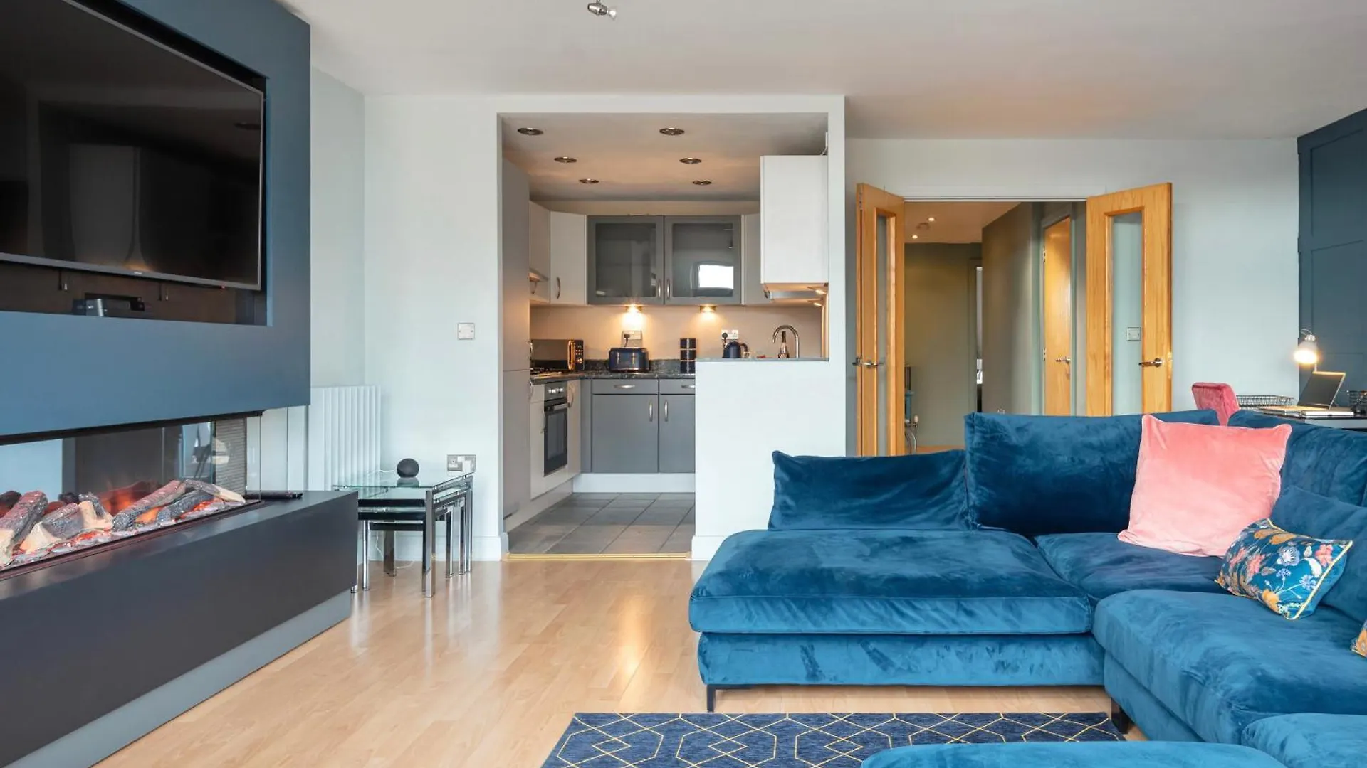 Excel, O2, Canary Wharf, London City Airport - Free Parking